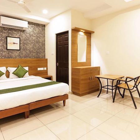 Treebo Trend Cmks Gulmohar Suites Kochi Esterno foto