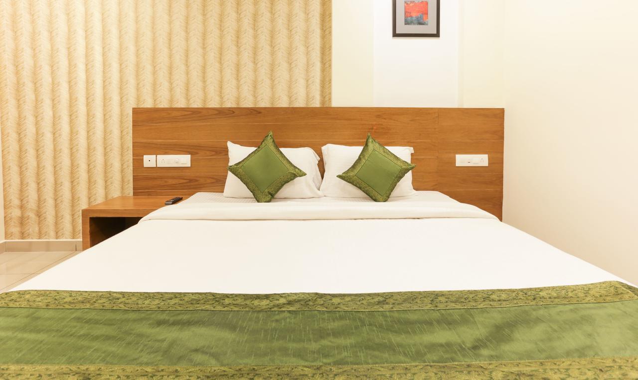 Treebo Trend Cmks Gulmohar Suites Kochi Esterno foto