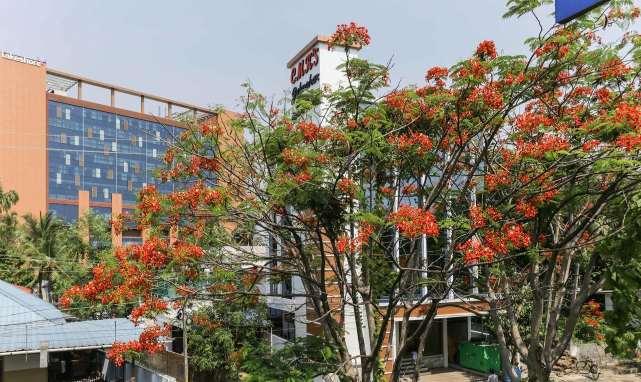 Treebo Trend Cmks Gulmohar Suites Kochi Esterno foto