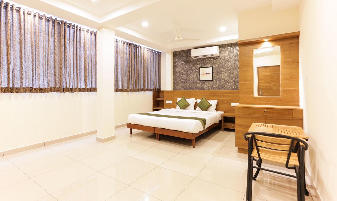 Treebo Trend Cmks Gulmohar Suites Kochi Esterno foto